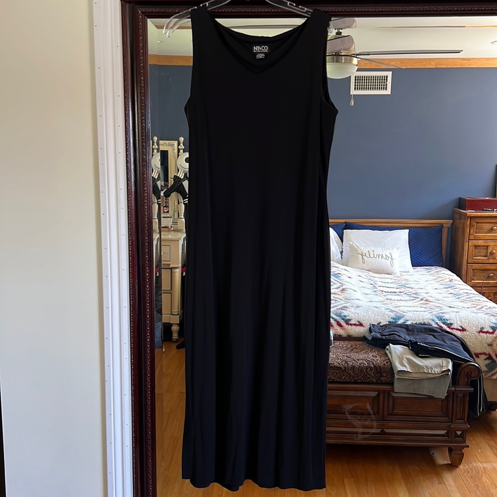 Black vintage New York and company sleeveless dress w/ slit on right side